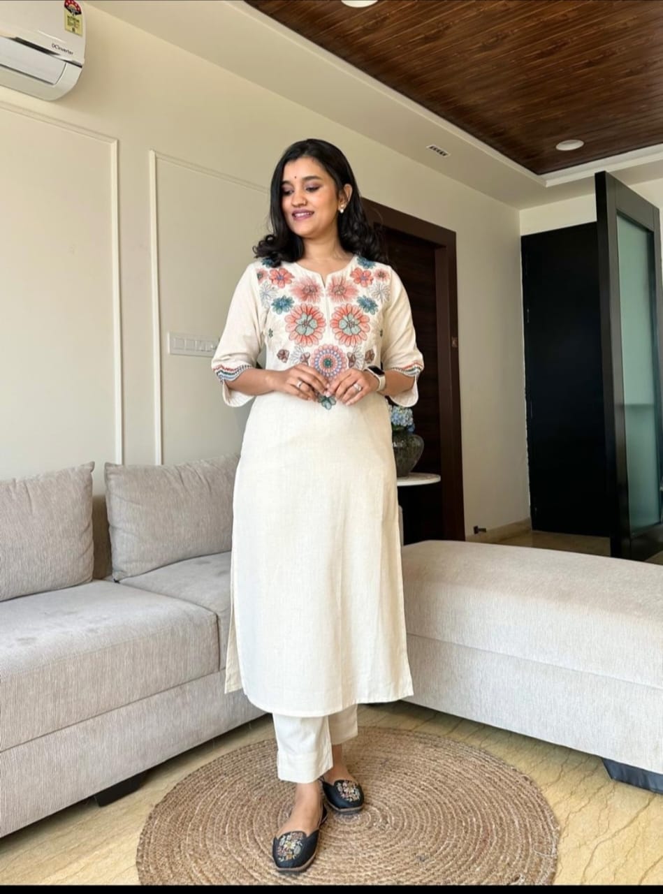 Off-White Embroidered Cotton Kurta Set with Floral Detailing