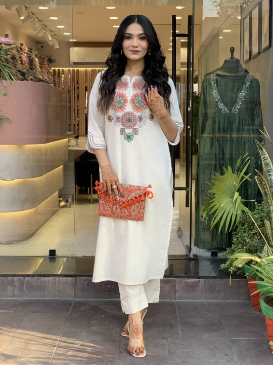 Off-White Embroidered Cotton Kurta Set With Floral DetailinG